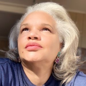 Meet your Posher, Shana